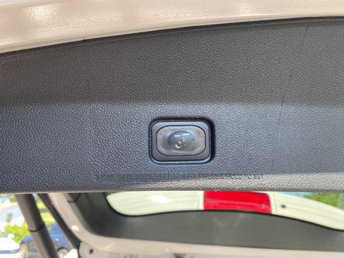 Used 2018 Ford Explorer XLT w/ Equipment Group 202A AWD/4WD image 30