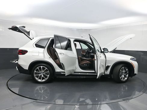 Used 2025 BMW X5 xDrive40i AWD/4WD image 40