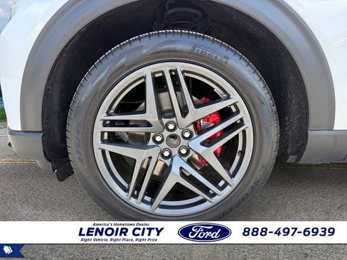 Used 2025 Ford Explorer ST RWD image 9