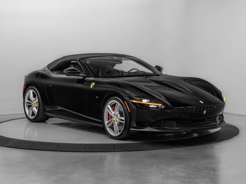 Certified 2025 Ferrari Roma Spider RWD image 15