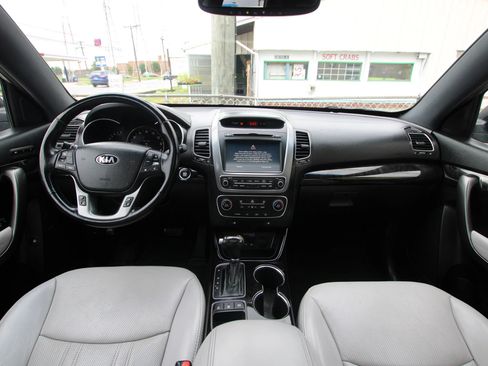 Used 2014 Kia Sorento SX w/ 3rd Row Package AWD/4WD image 13