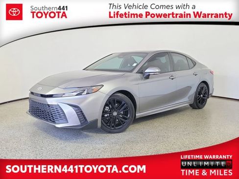 Used 2025 Toyota Camry SE w/ Convenience Package FWD image 1