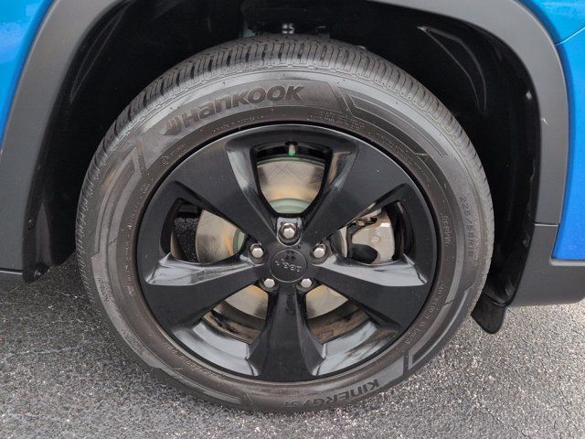 Used 2021 Jeep Cherokee Latitude Plus FWD image 11