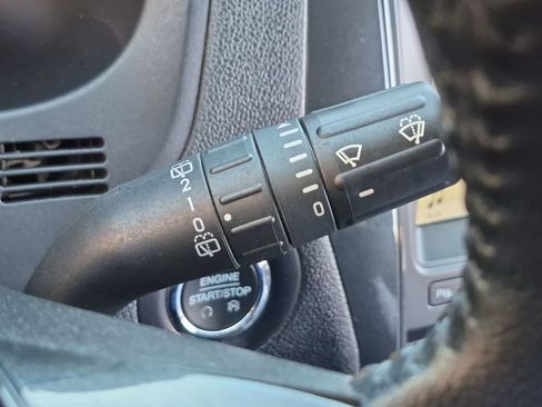Used 2018 Ford Explorer XLT w/ Equipment Group 202A FWD image 25