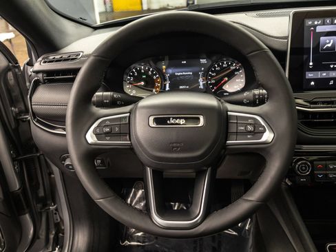 Used 2023 Jeep Compass Latitude w/ Sun and Sound Group AWD/4WD image 21