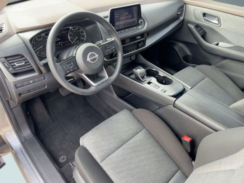 Used 2023 Nissan Rogue SV image 4