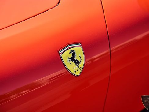 Used 2021 Ferrari Roma RWD image 10