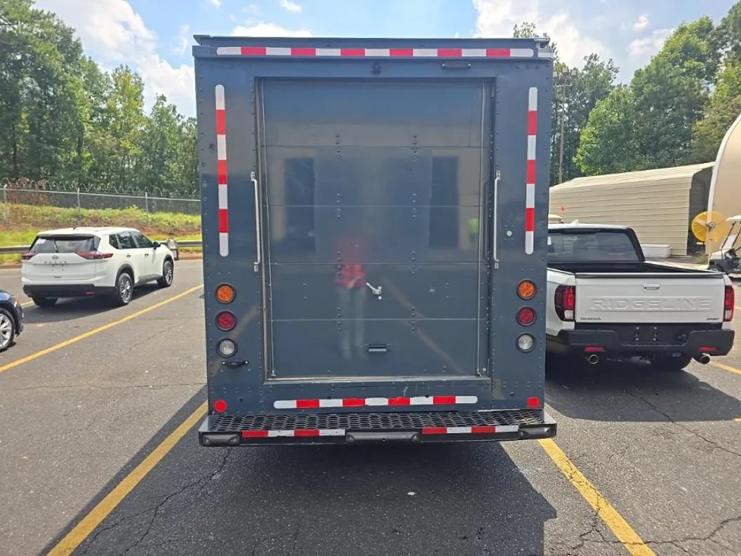 Used 2022 Ford Transit 350 DRW RWD image 3