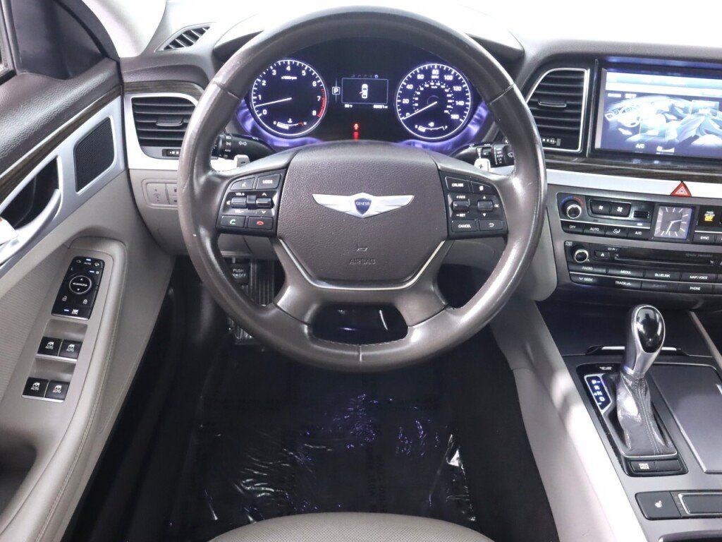 Used 2016 Hyundai Genesis 3.8 RWD image 30