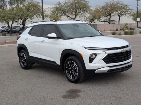 Used 2024 Chevrolet TrailBlazer LT w/ Driver Confidence Package image 7