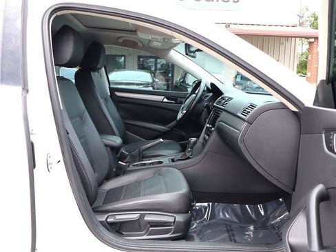 Used 2015 Volkswagen Passat TDI SE FWD image 17