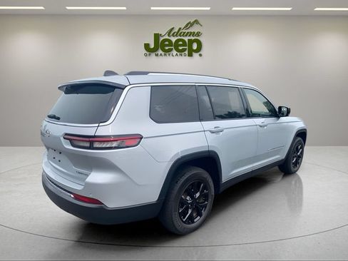 Used 2023 Jeep Grand Cherokee L Limited w/ Luxury Tech Group II AWD/4WD image 11