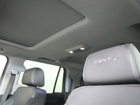 Used 2018 GMC Yukon Denali image 10