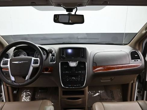 Used 2015 Chrysler Town & Country Touring-L w/ Driver Convenience Group FWD image 15