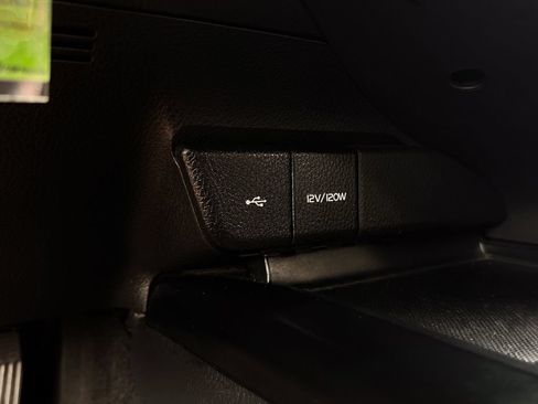 Used 2020 Toyota Camry SE FWD image 13