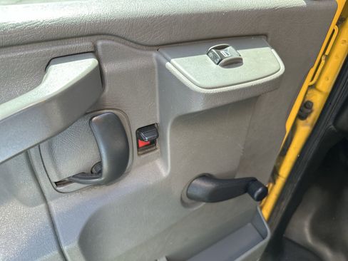 Used 2018 GMC Savana 3500 Extended w/ Driver Convenience Package RWD image 13