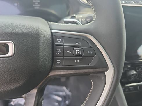 Certified 2023 Jeep Grand Cherokee Limited AWD/4WD image 18