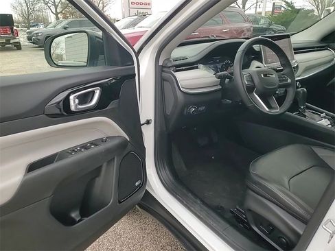 Used 2022 Jeep Compass Limited w/ Sun and Sound Group image 10