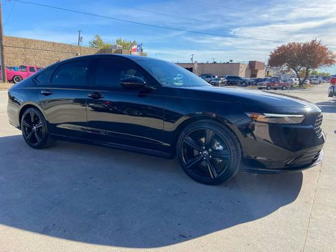 Used 2025 Honda Accord Sport image 3