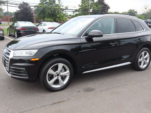 Used 2020 Audi Q5 2.0T Premium w/ Convenience Package AWD/4WD image 1