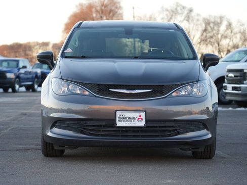 Used 2020 Chrysler Voyager LX image 6