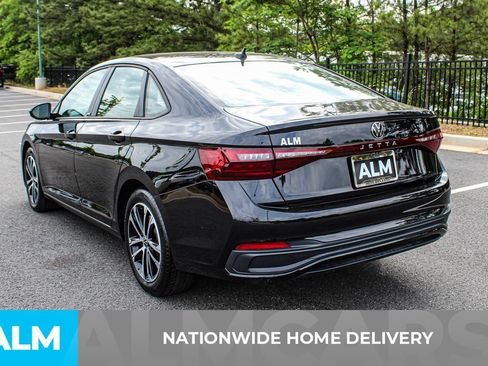 Used 2025 Volkswagen Jetta Sport FWD image 4