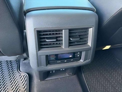 Used 2023 Volkswagen Atlas SE image 6