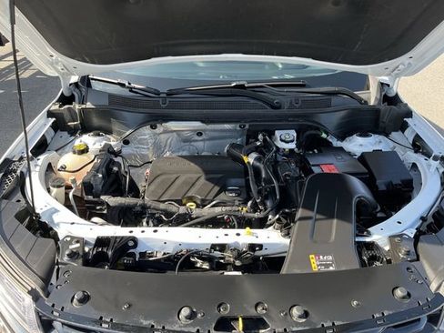 Used 2024 Chevrolet Trax RS FWD image 19