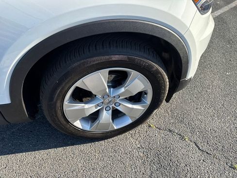 Used 2020 Volvo XC40 T5 Momentum image 30