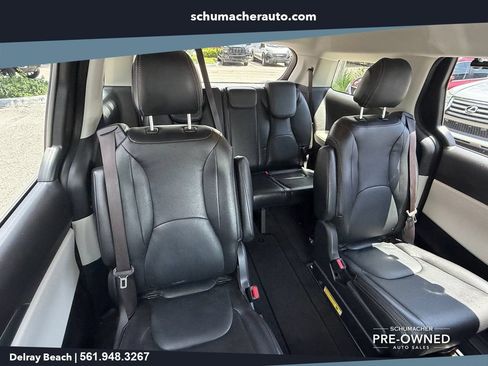 Used 2024 Kia Carnival LX FWD image 19
