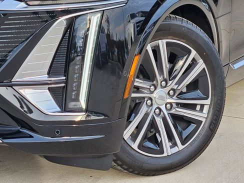 New 2026 Cadillac Lyriq Luxury image 8