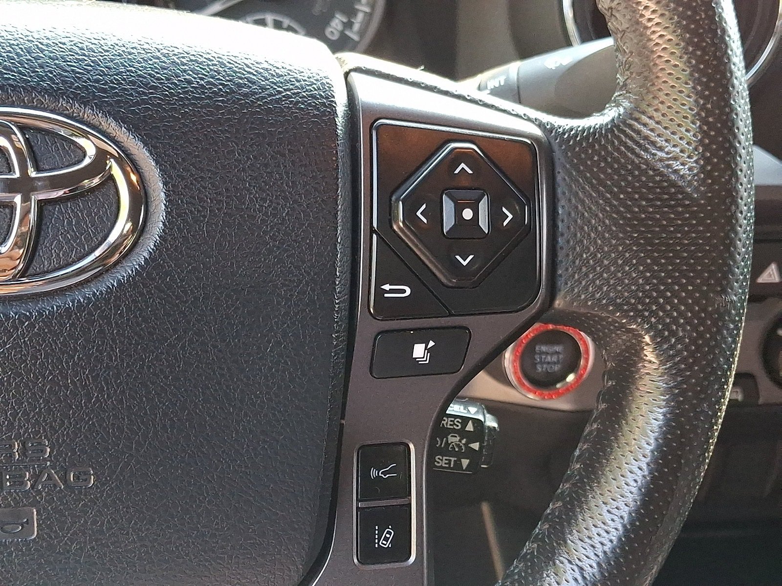 Used 2020 Toyota Tacoma TRD Off-Road AWD/4WD image 21