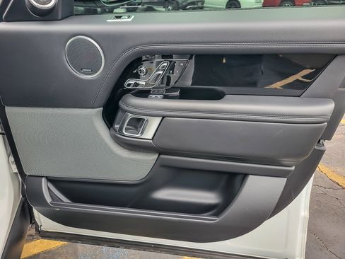 Used 2020 Land Rover Range Rover HSE image 23