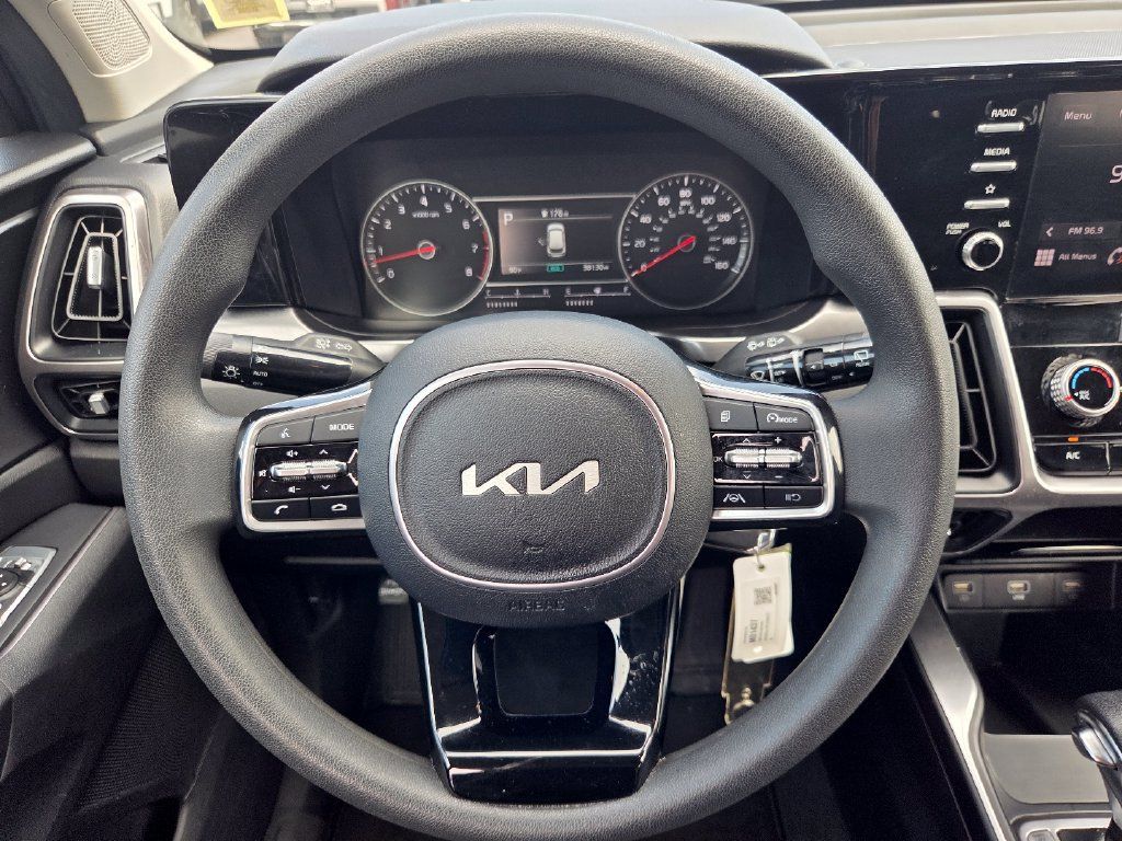 Used 2023 Kia Sorento LX AWD/4WD image 15