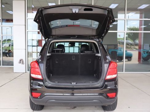 Used 2021 Chevrolet Trax LT w/ Midnight Edition FWD image 8