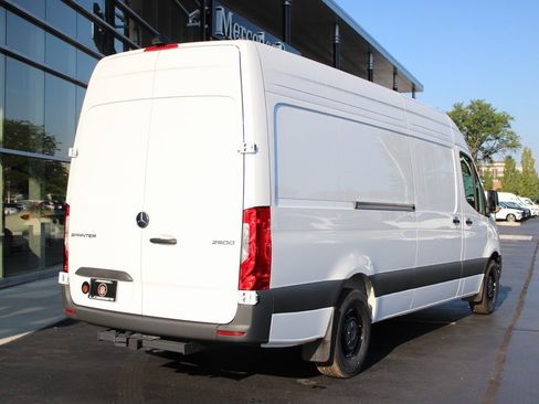 Used 2025 Mercedes-Benz Sprinter 2500 image 3