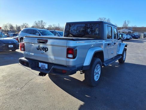Used 2023 Jeep Gladiator Sport image 4