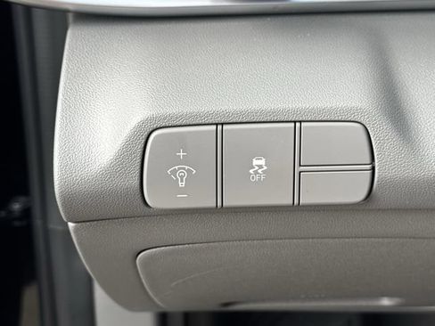 Used 2025 Hyundai Elantra SEL FWD image 24