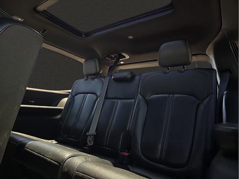 Used 2022 Jeep Wagoneer Series II w/ Premium Group I AWD/4WD image 9