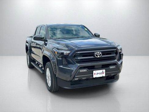 Certified 2025 Toyota Tacoma SR5 AWD/4WD image 3