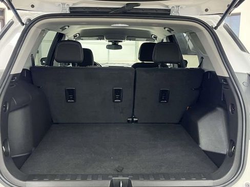 Used 2024 GMC Terrain SLE image 20