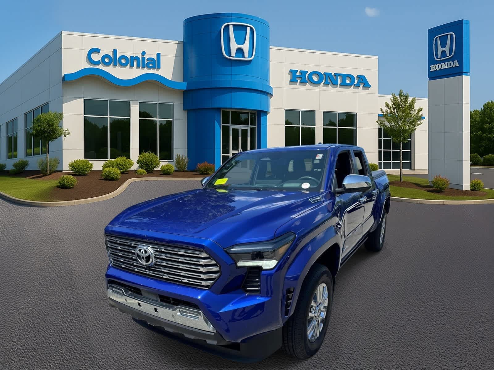 Used 2025 Toyota Tacoma Limited AWD/4WD image 2
