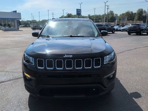 Used 2018 Jeep Compass Latitude w/ Cold Weather Group AWD/4WD image 12
