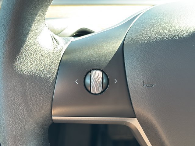 Used 2022 Tesla Model Y Long Range AWD/4WD image 22