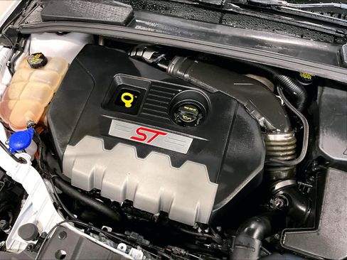 Used 2018 Ford Focus ST image 35