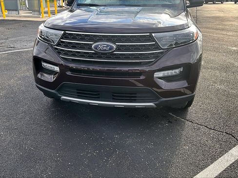 Used 2023 Ford Explorer XLT w/ Equipment Group 202A AWD/4WD image 4