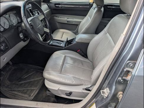 Used 2007 Chrysler 300 Touring w/ Comfort/Convenience Group RWD image 12