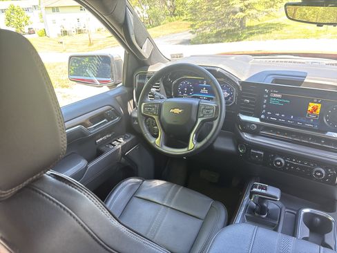 Used 2023 Chevrolet Silverado 1500 High Country w/ High Country Premium Package AWD/4WD image 17