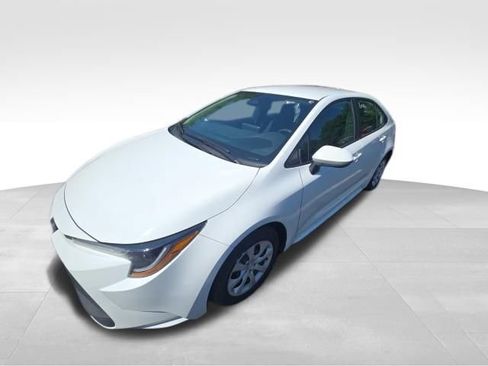 Used 2025 Toyota Corolla LE FWD image 11