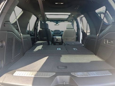Used 2021 Chevrolet Tahoe RST w/ Luxury Package AWD/4WD image 17